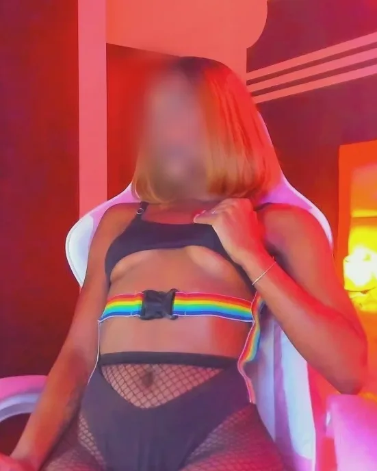 Amina, 25 años